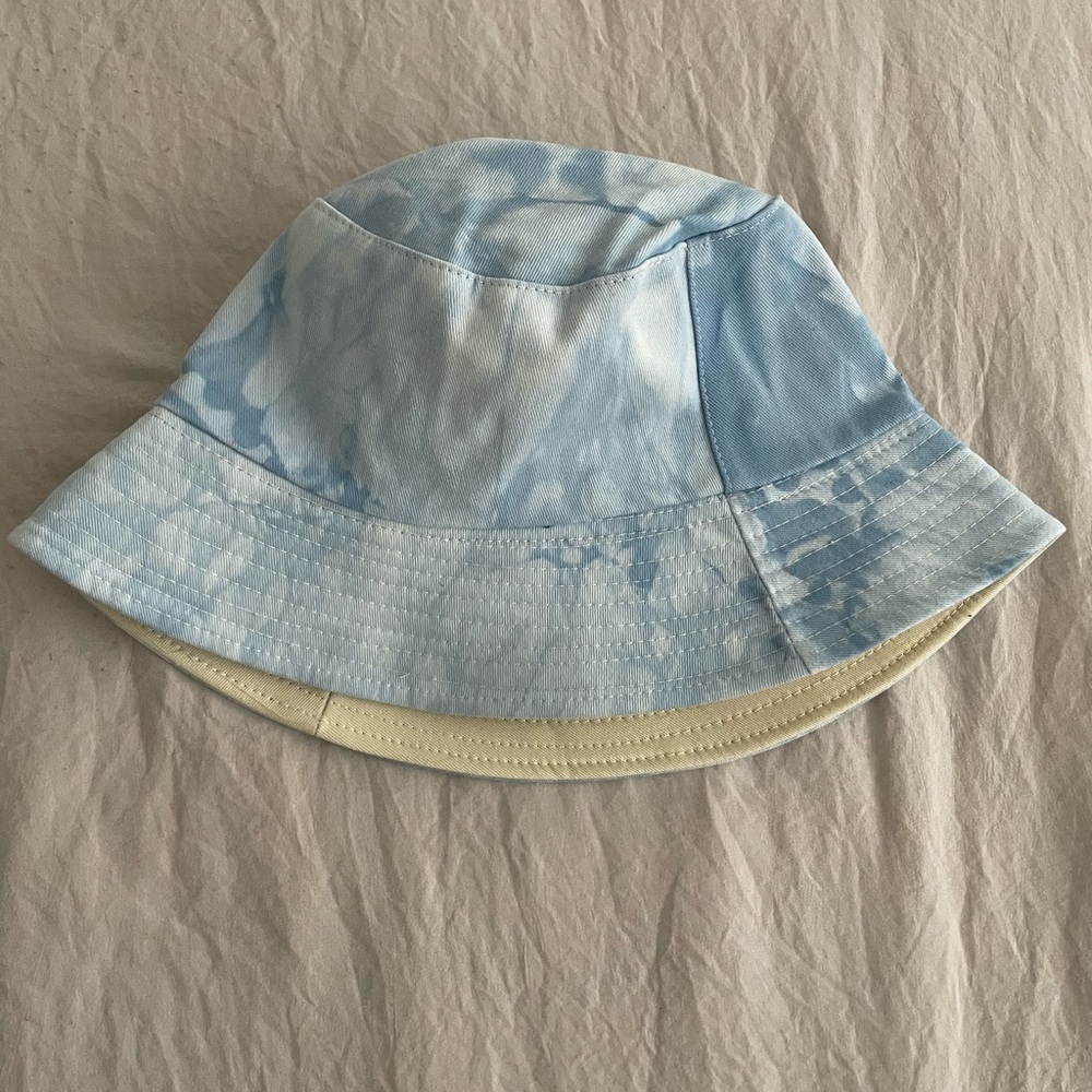 Tie dye sky blue bucket hat